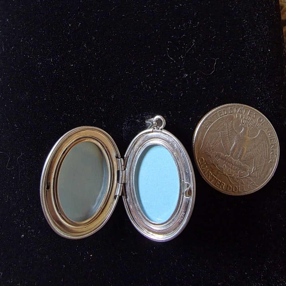 Locket Pendant In Sterling Silver - Picture 3 of 4